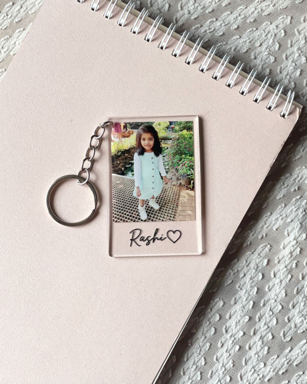 FrameIt – Personalized Polaroid Keychain