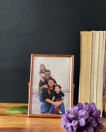 LuxeGlow Frame – Rose Gold Metal Photo Frame