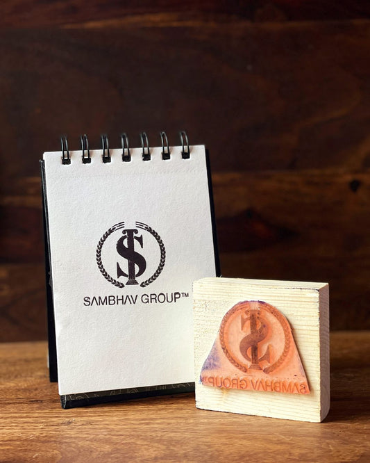 Custom-Logo-Stempel: rundes Logo auf Papier, mit Firmenname