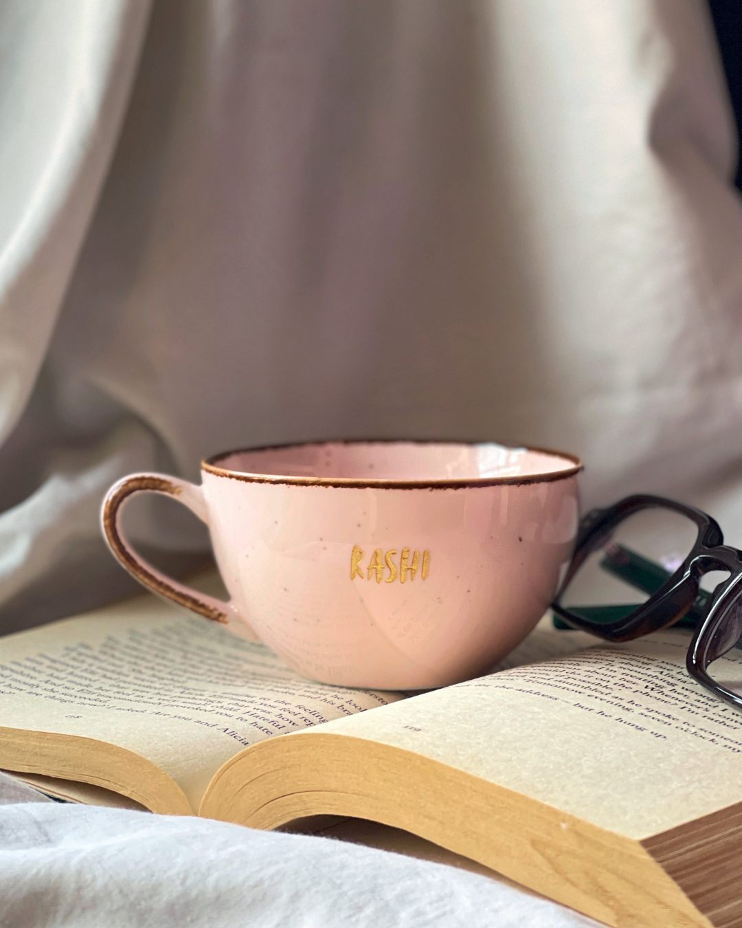 Golden Sip – Personalized Pastel Mug