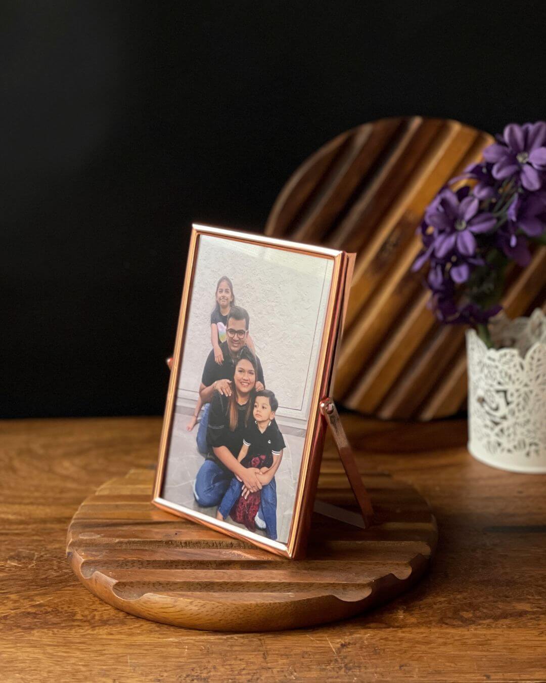 LuxeGlow Frame – Rose Gold Metal Photo Frame