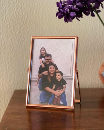 LuxeGlow Frame – Rose Gold Metal Photo Frame