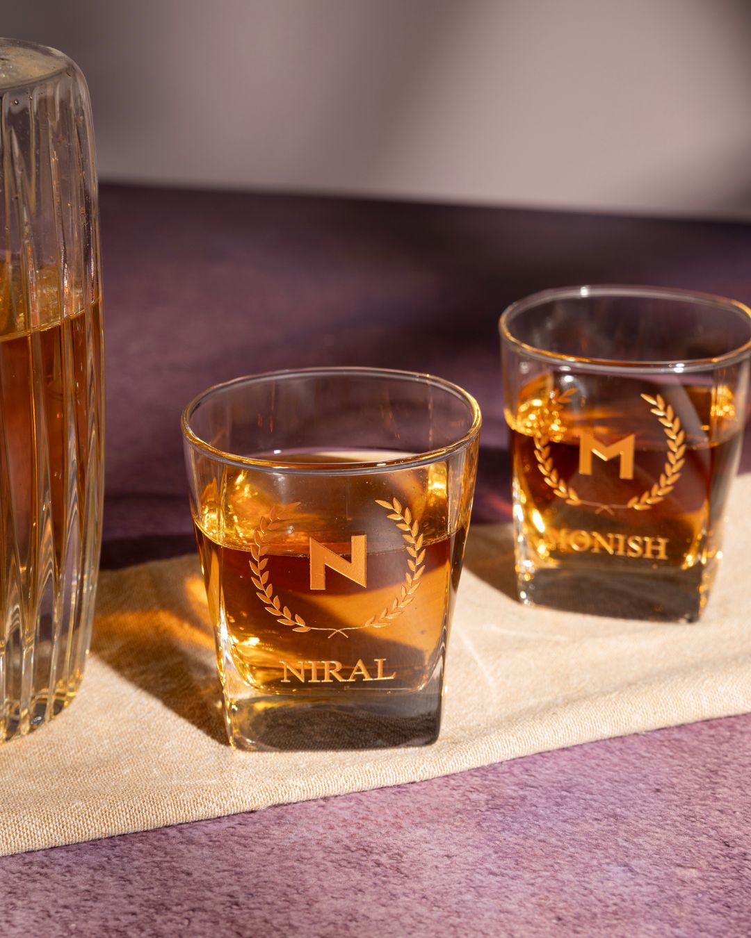 Personalized whisky glass (set of 2): engraved 'N' and NIRAL on two glasses