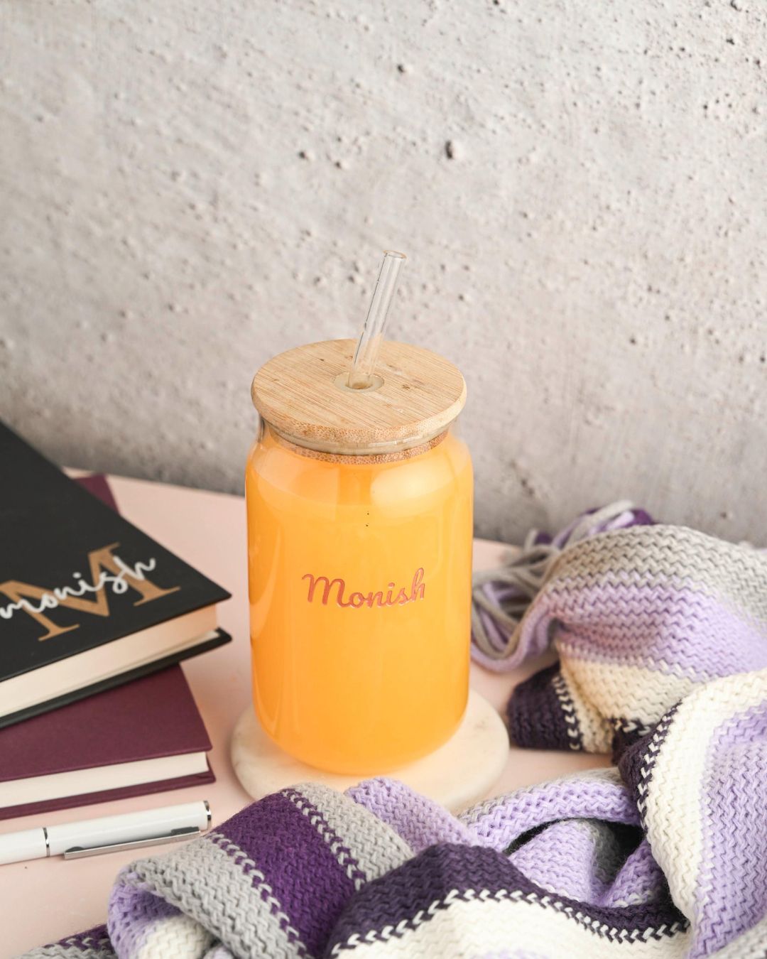 Personalized can glass with lid and straw, orange drink, 'Monish' engraving