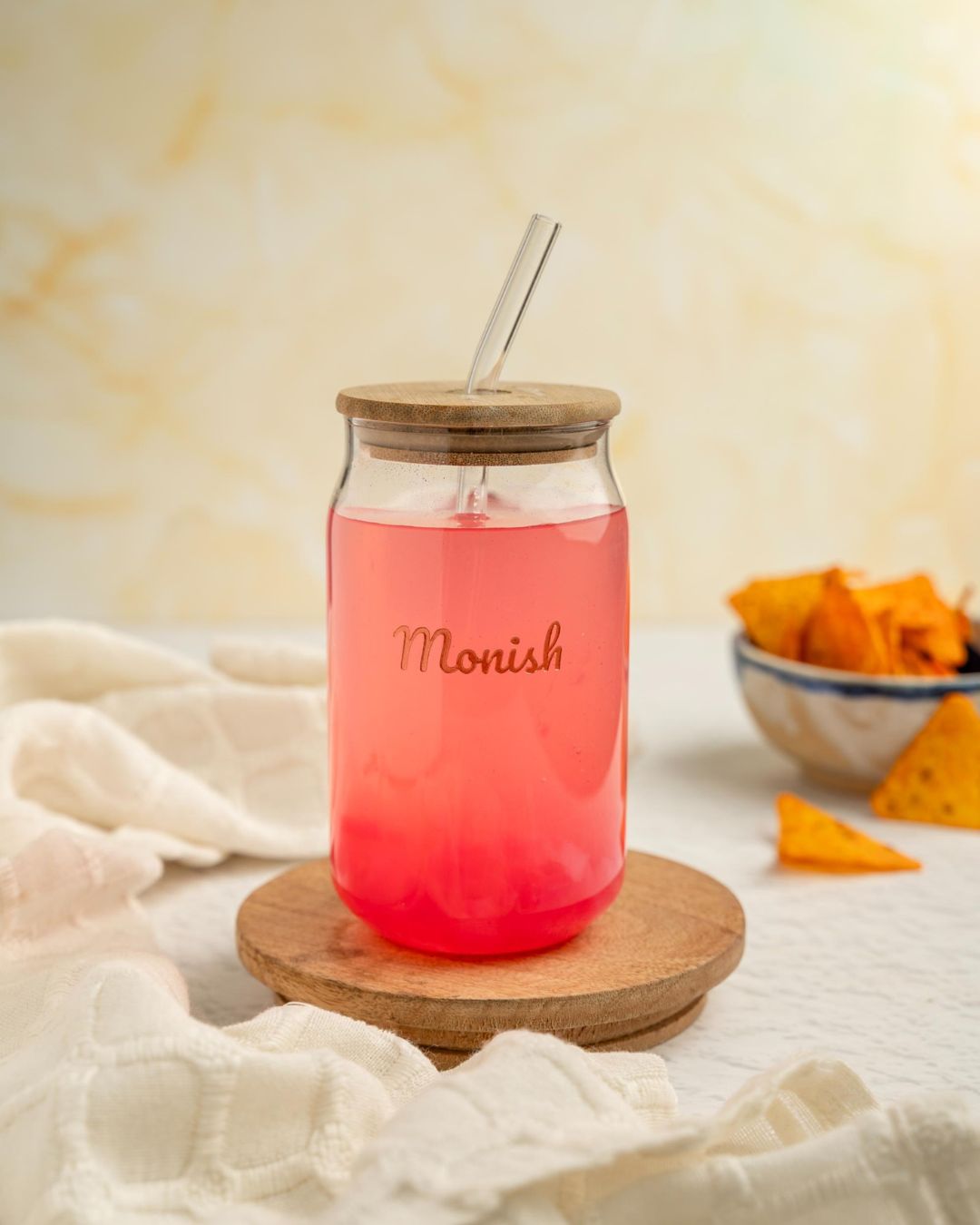 Personalized can glass with lid and straw, pink drink, 'Monish' engraving