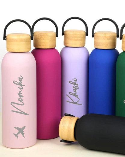 Personalisierten Trinkflaschen-Set, rosa, pink, lila, blau und grün mit Holzdeckeln