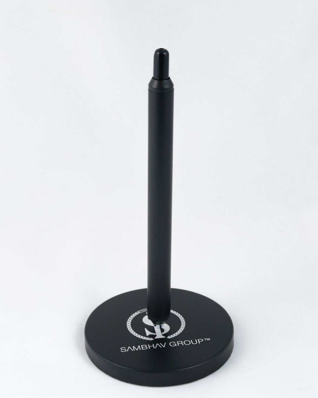 Signature Shaan Set: black pen standing on round logo base